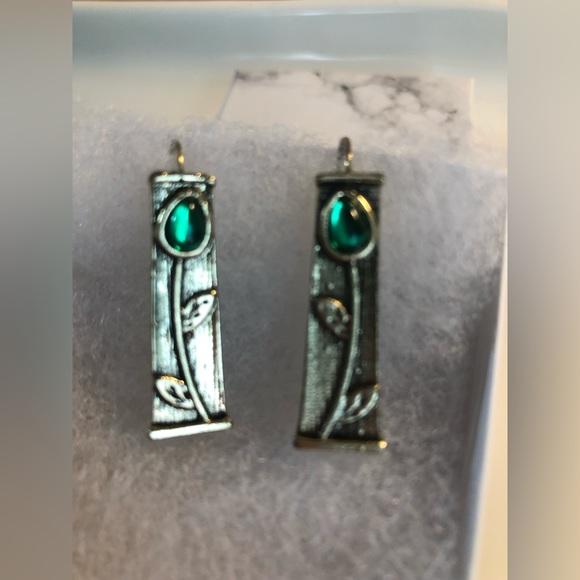 earrings - Picture 4 of 4